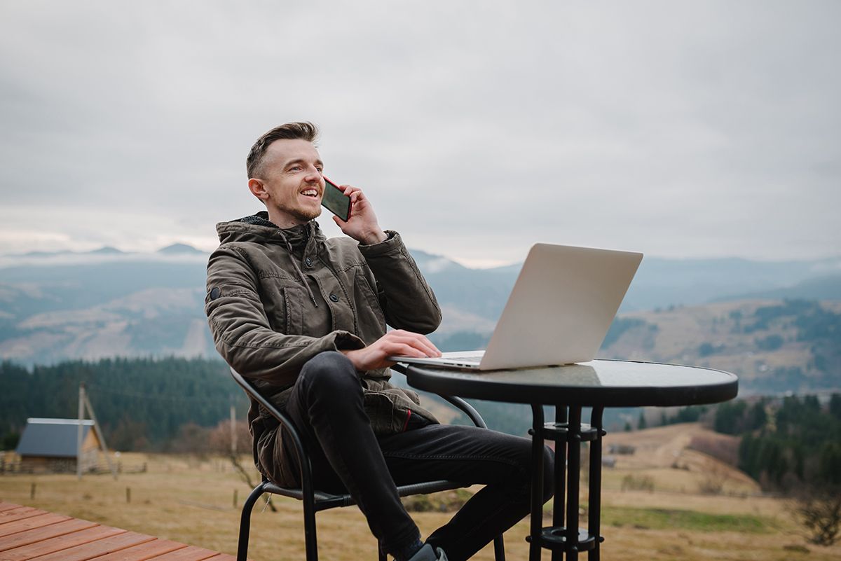 Удаленные работники: как правильно оформлять, какие отчисления за них платить